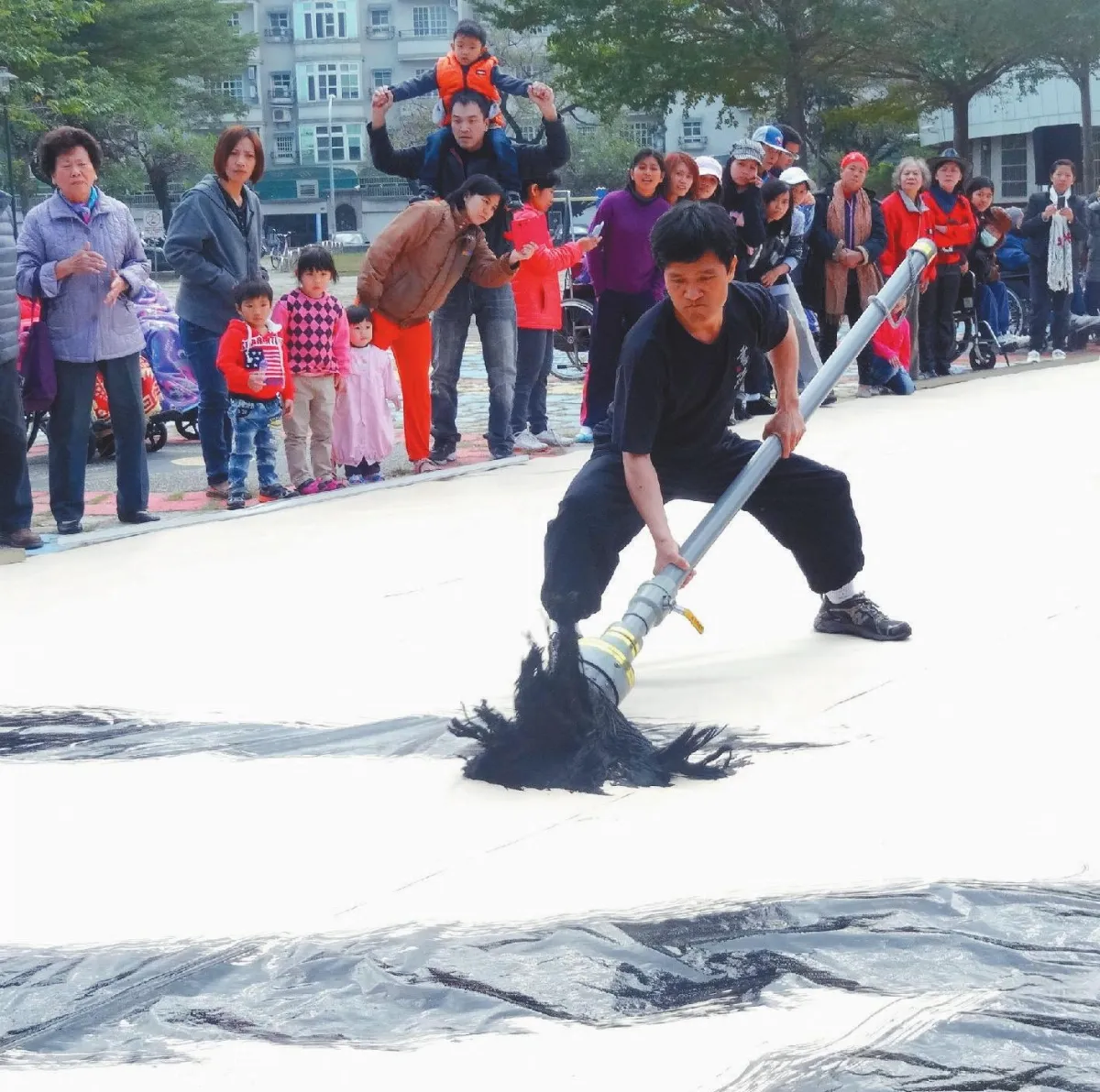 長青舞春 大筆揮豪氣
