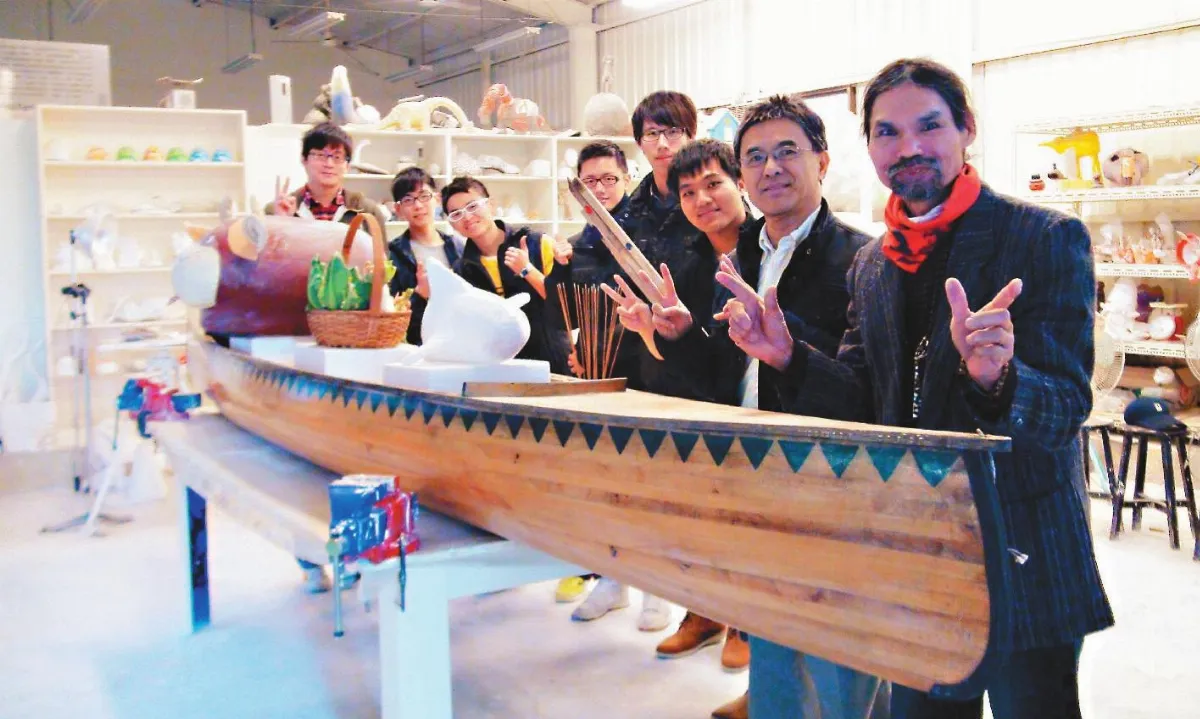 恢復親水文化 清大生造獨木舟