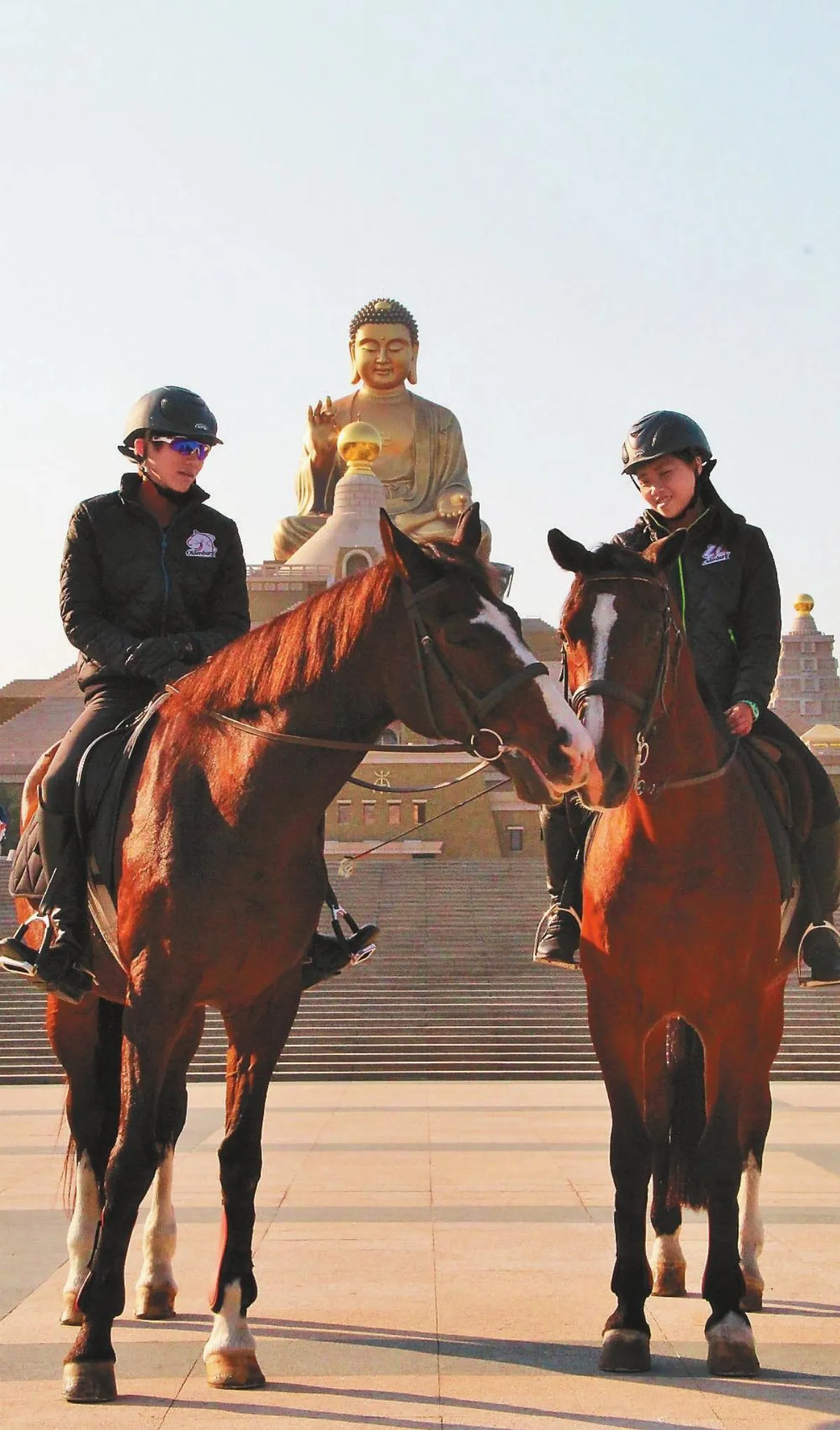 馬明星現身佛館 遊客搶拍