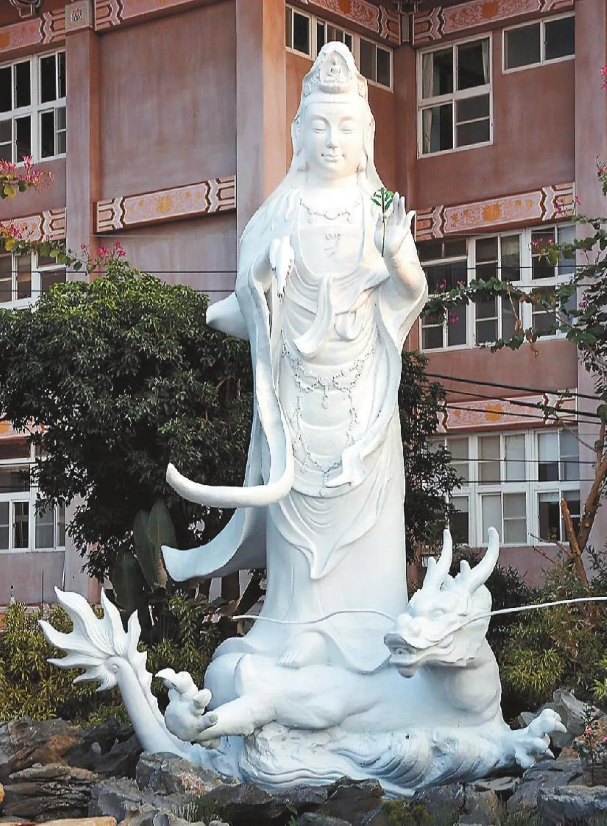 騎龍觀音慈悲莊嚴