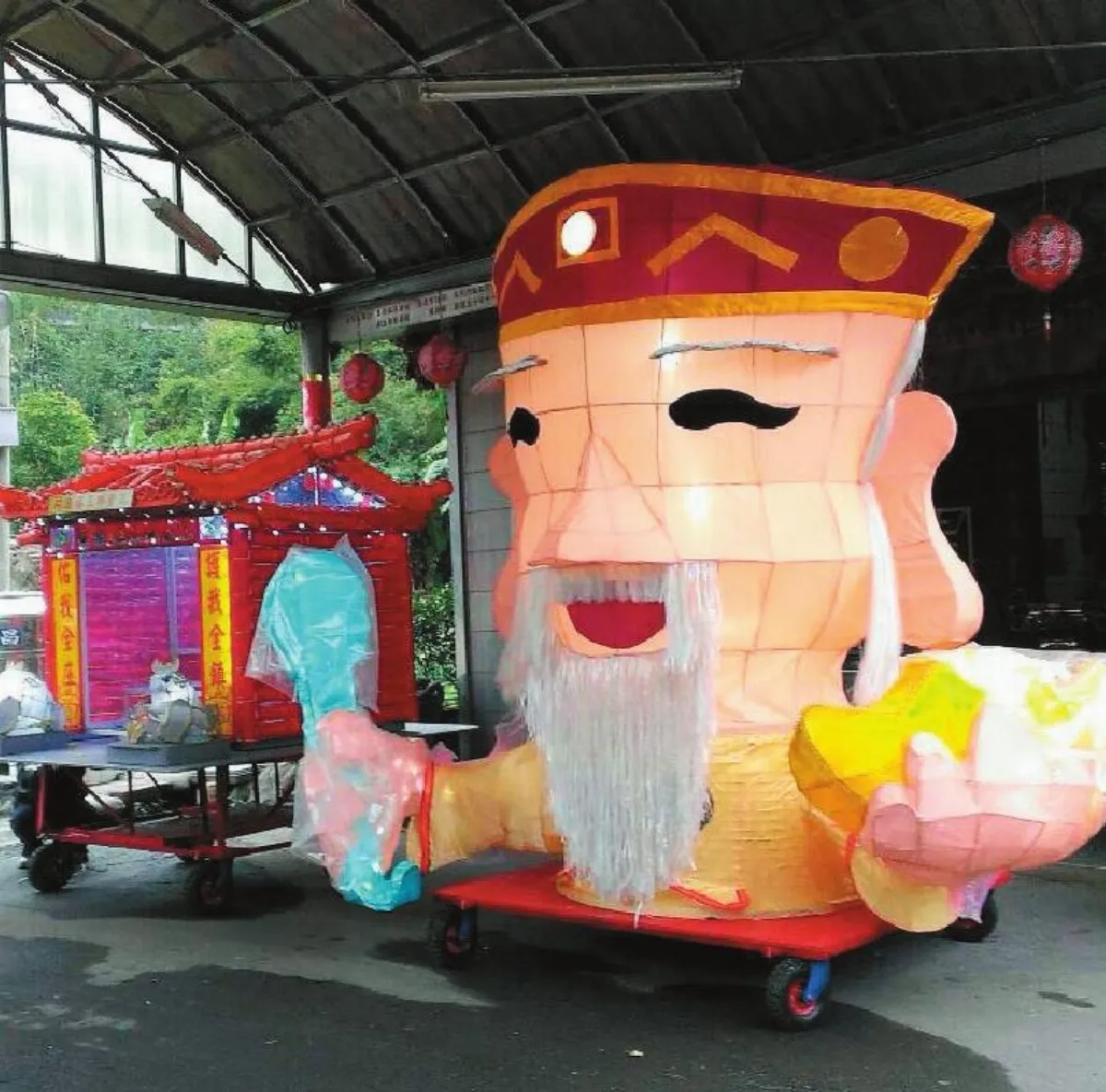 土地公環保花燈 元宵超Q出動
