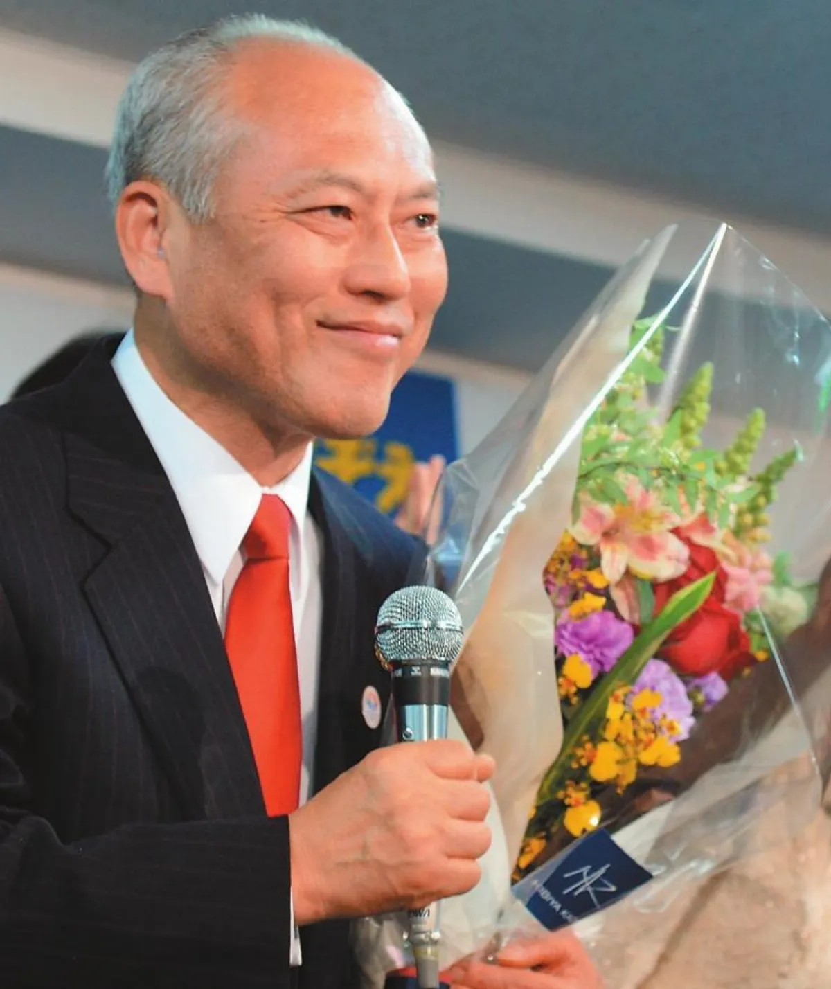 暴雪擋不住舛添當選東京都知事
