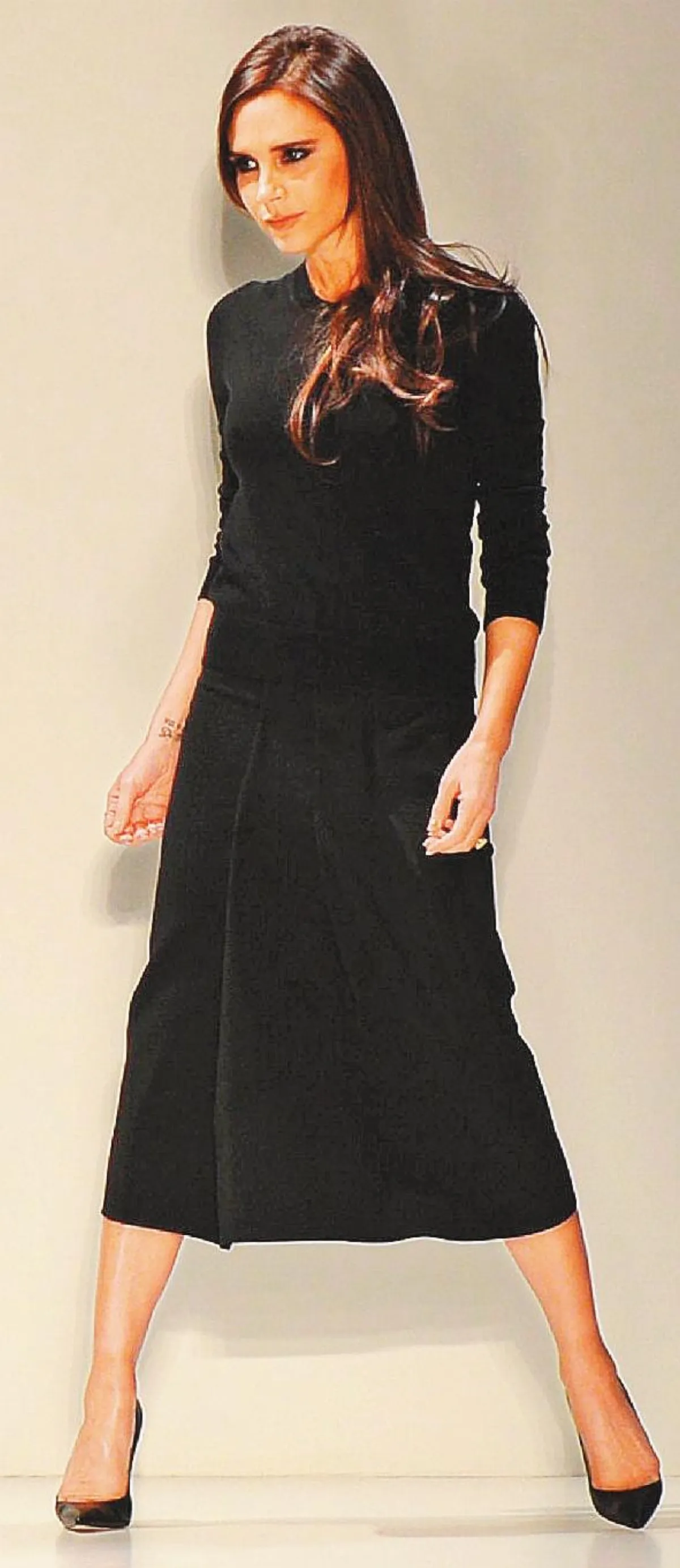 紐約時裝周 台唯一吳日云簡潔風格獲青睞 貝嫂發表新裝全家到場力挺