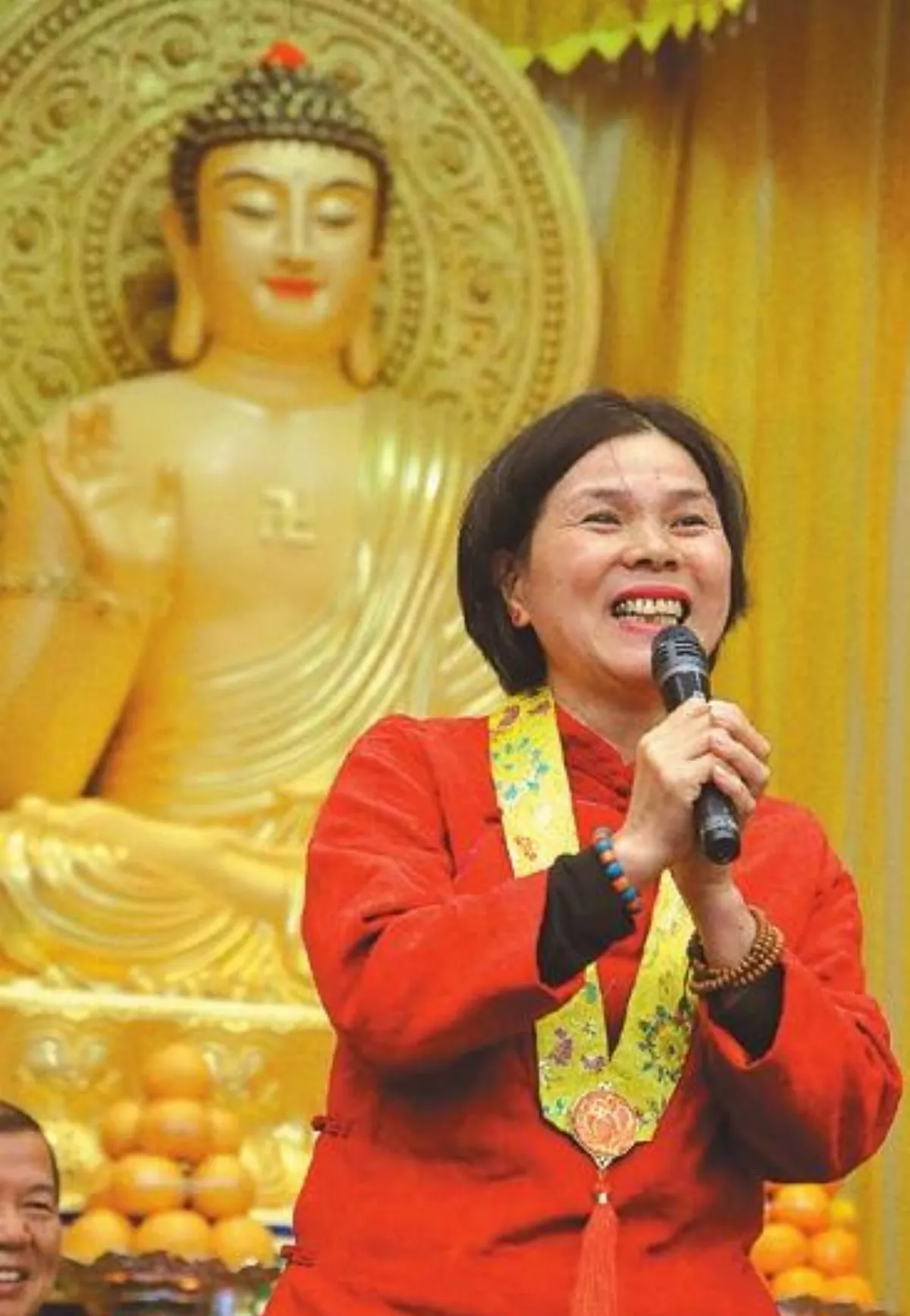 邱木蘭 用心製餅 教育永續  (製作月餅義工代表)
