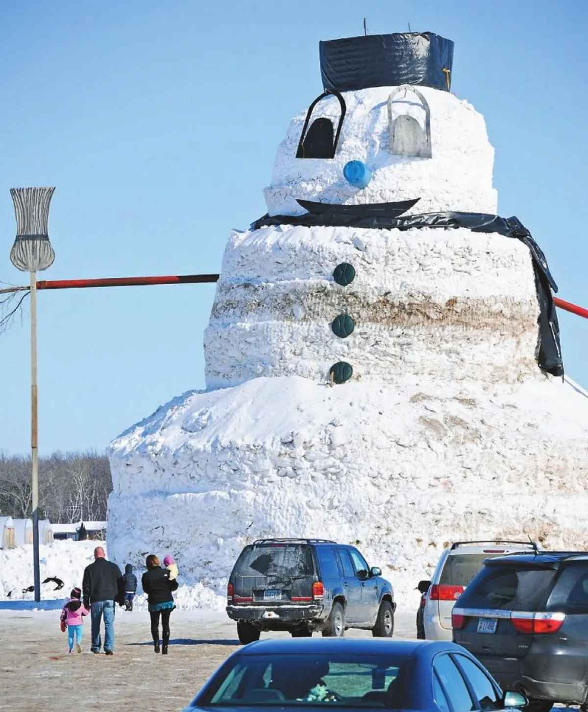 5層樓高大雪人