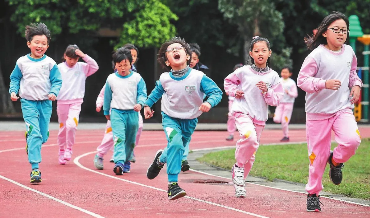 小學生愛上網近視、肥胖上身