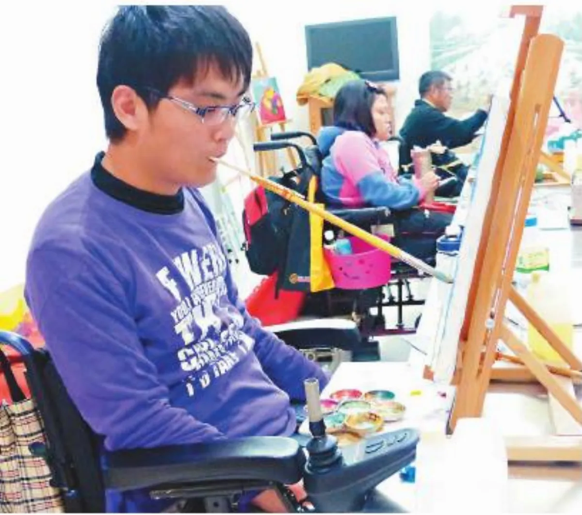 脊損者學畫重建彩色人生