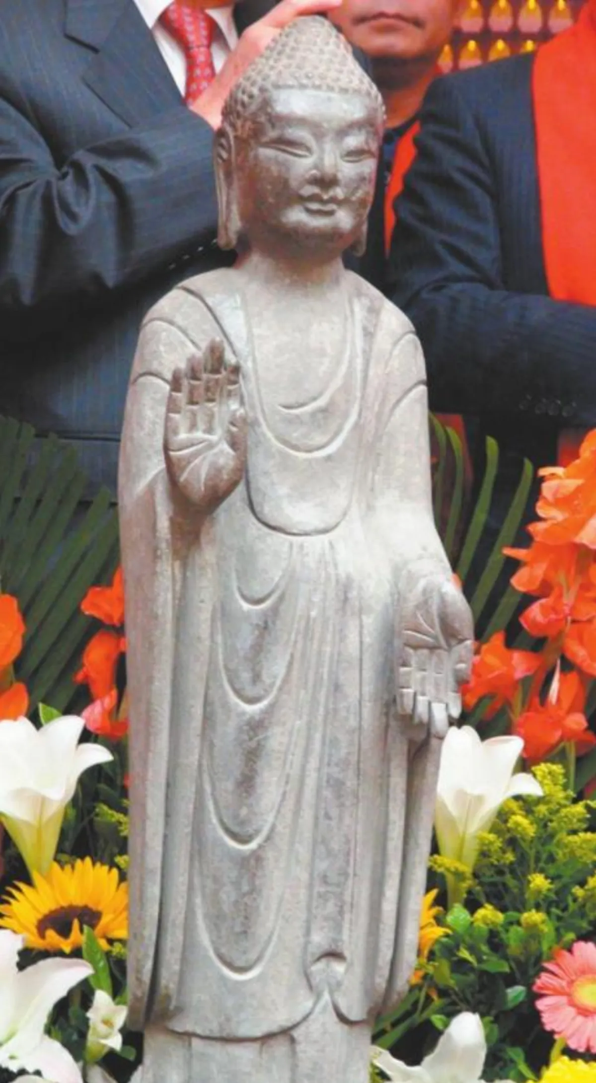 鳳蓮宮獲贈千年石佛像