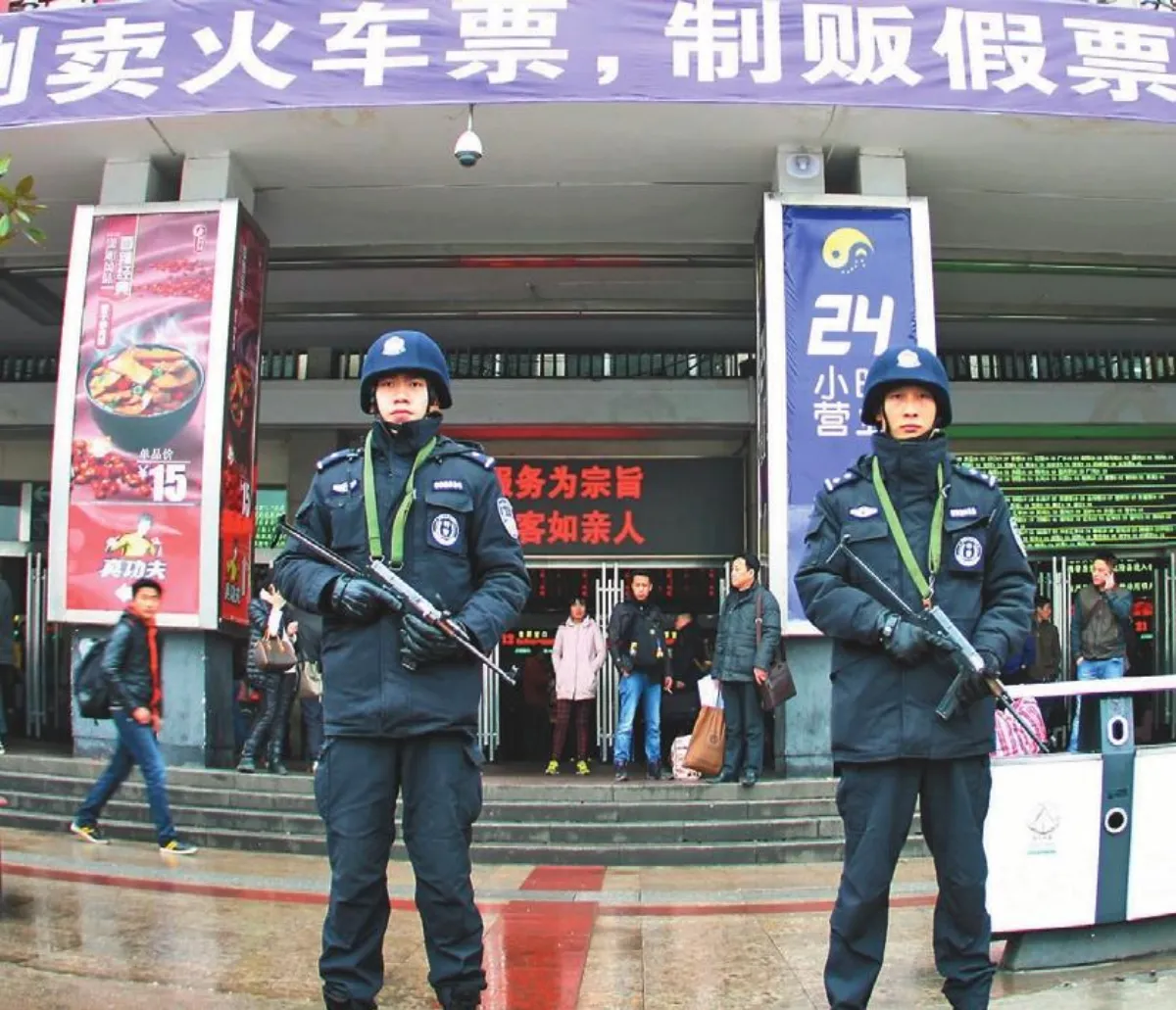 大陸防恐街面屯警果斷懲兇