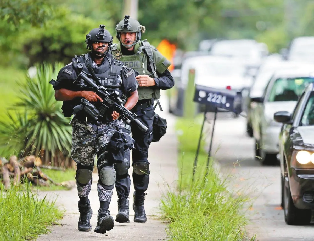 美國防恐警察武裝到了牙齒！