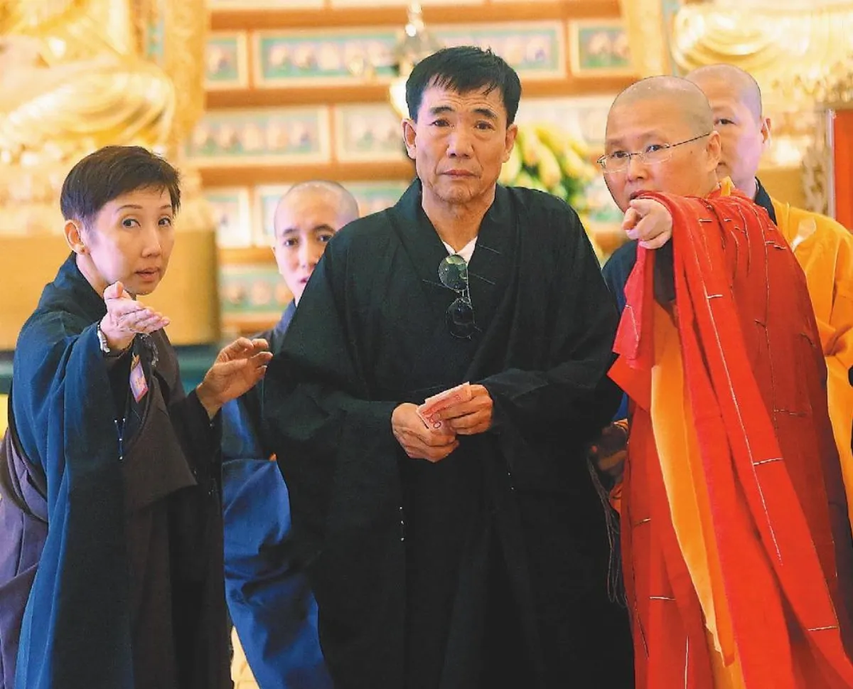 馬航罹難家屬 佛前祈福