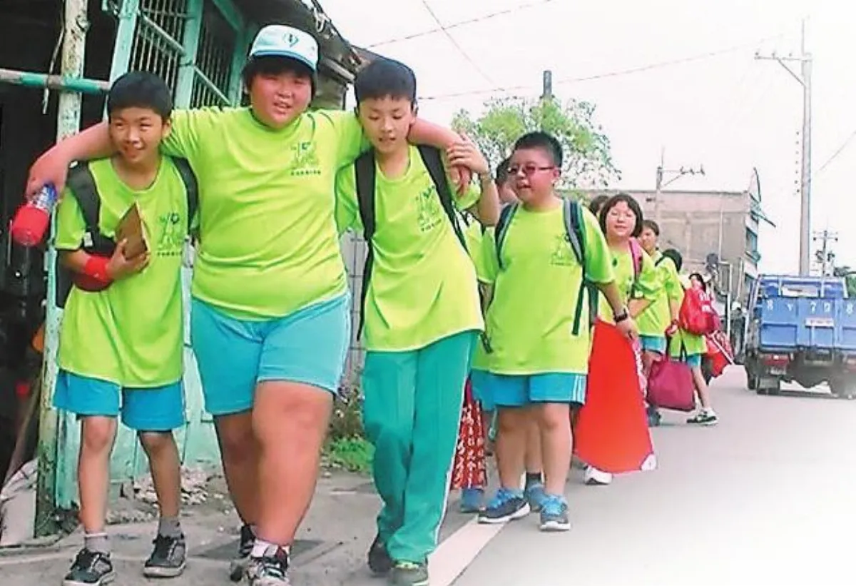 96kg胖弟環鎮 同學挺