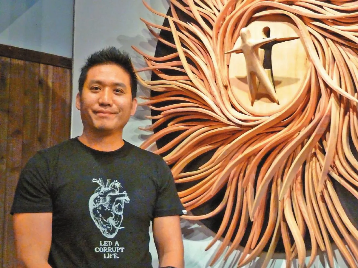 漂流木雕出魚群的訊息