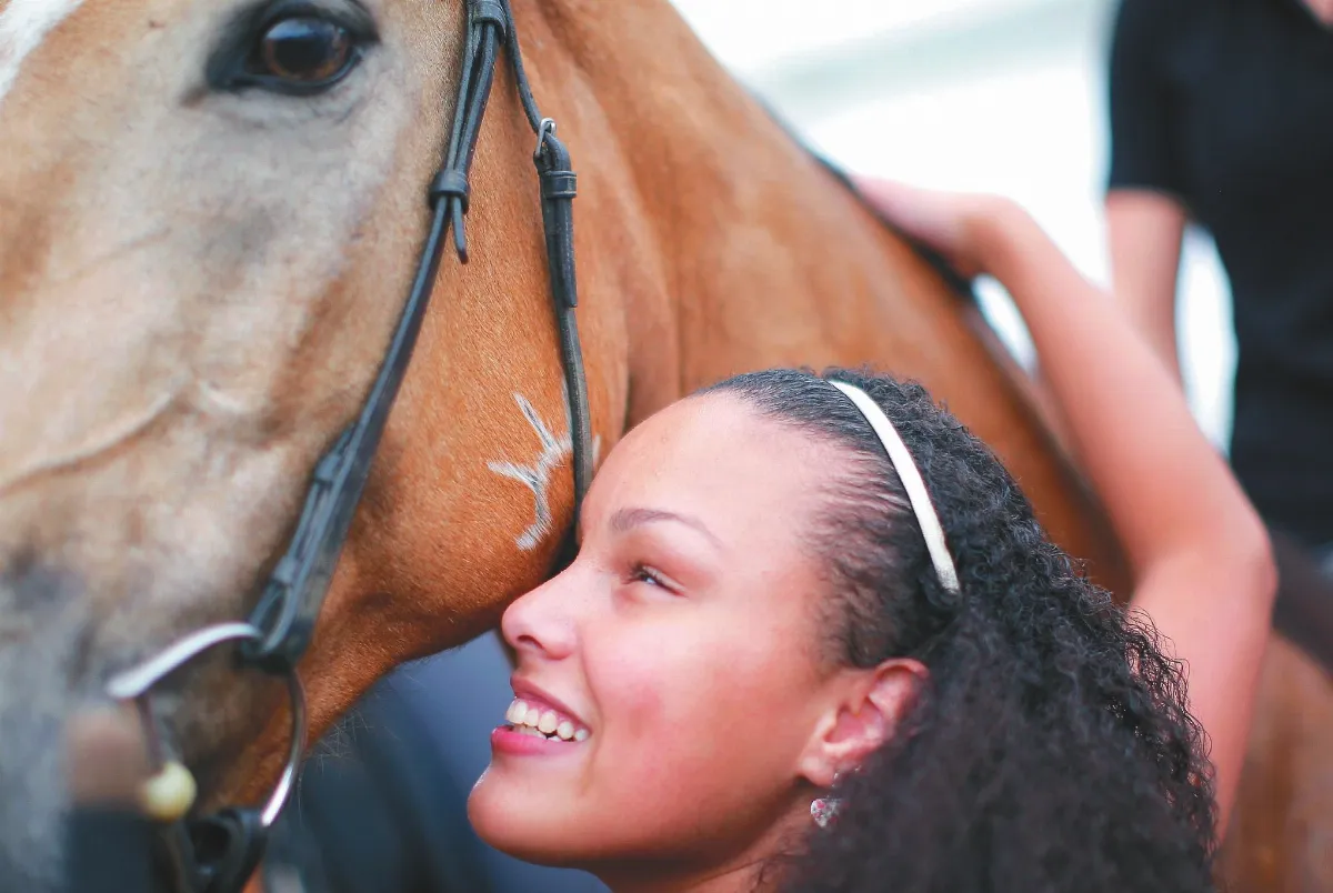 會唱會打球還會看雜技