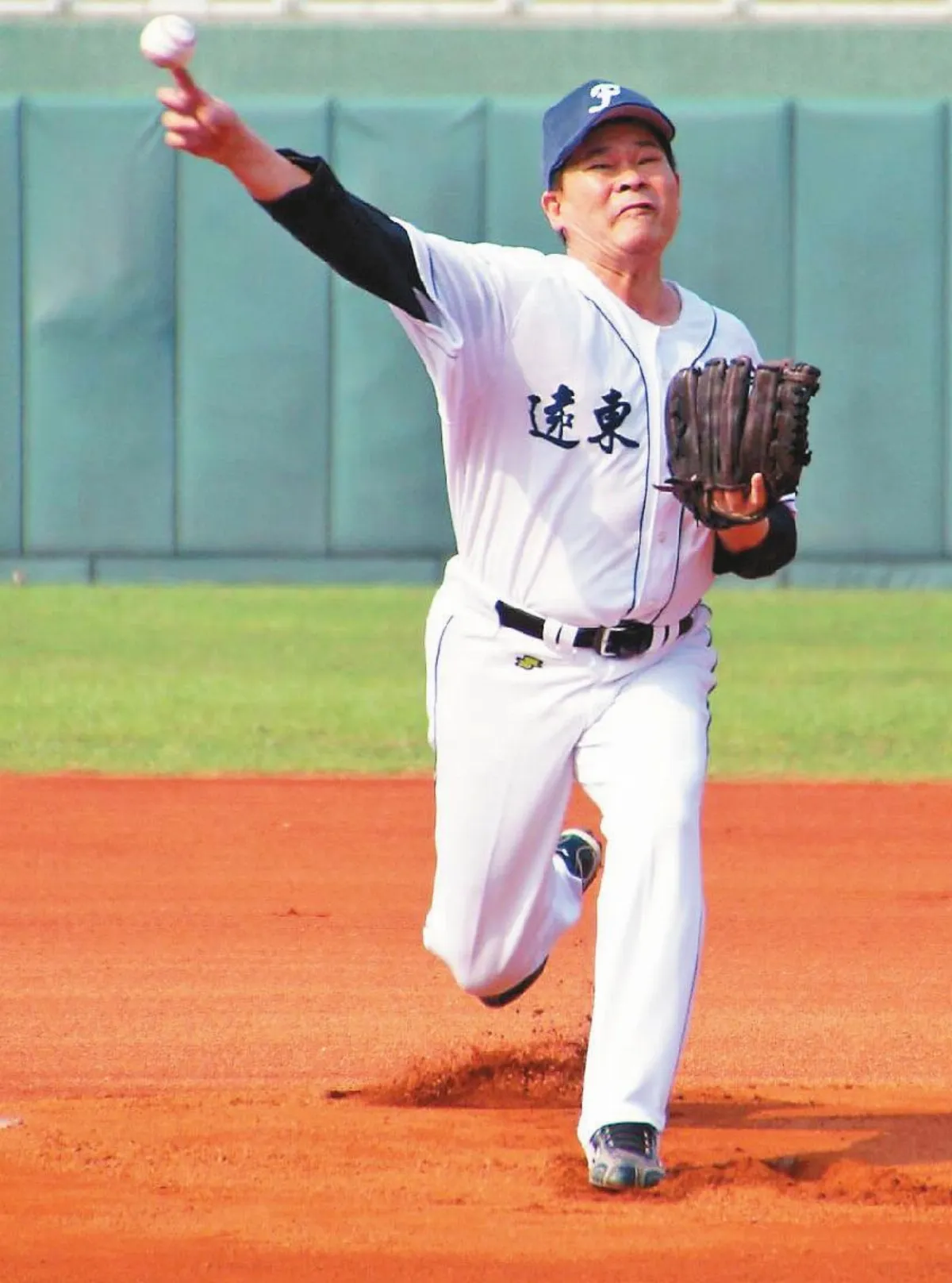 大專杯棒球賽 58歲澎恰恰 登板寫歷史