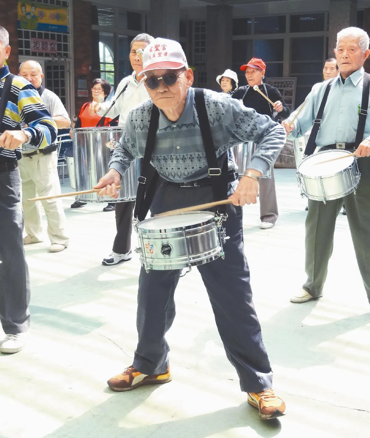 萬歲阿祖 打森巴鼓