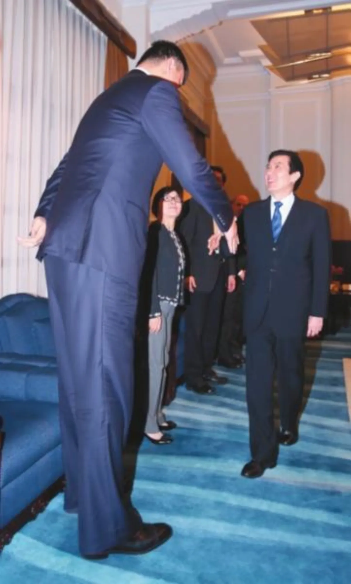 姚明來訪總統變矮了