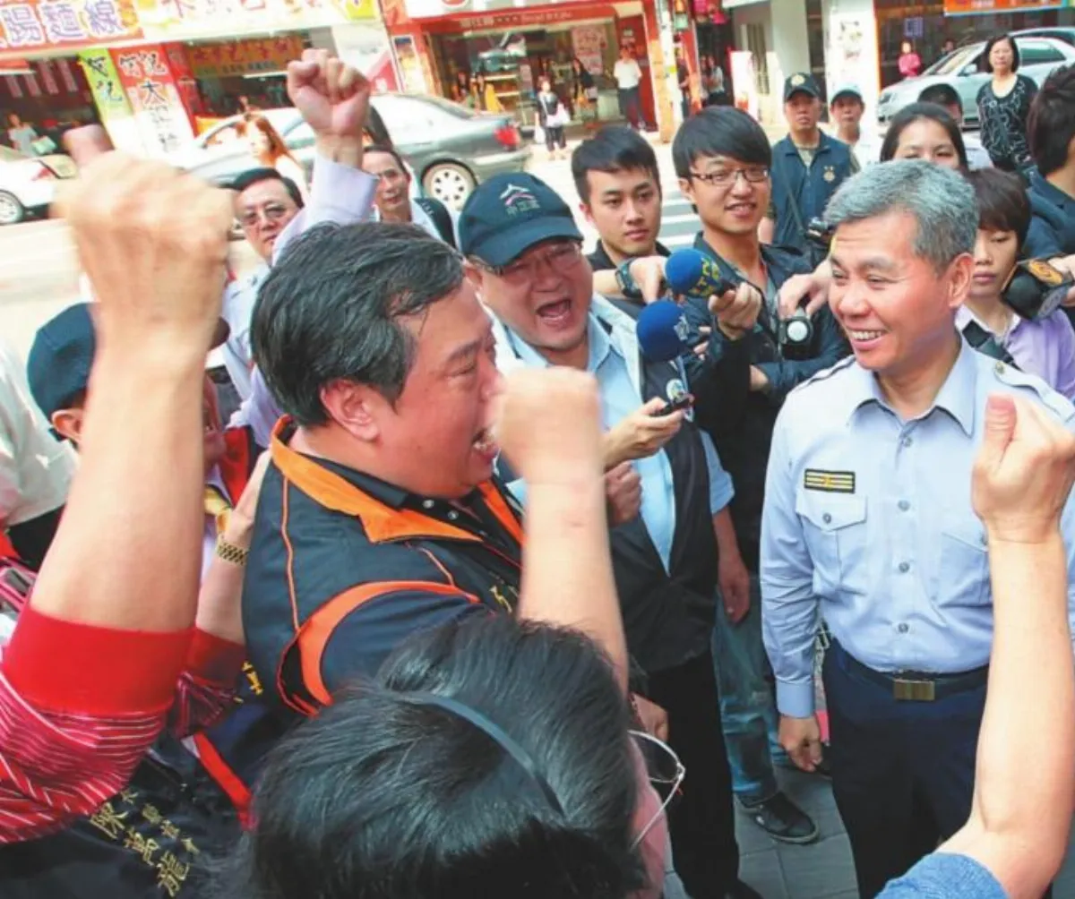 挺方仰寧 民眾分局送暖