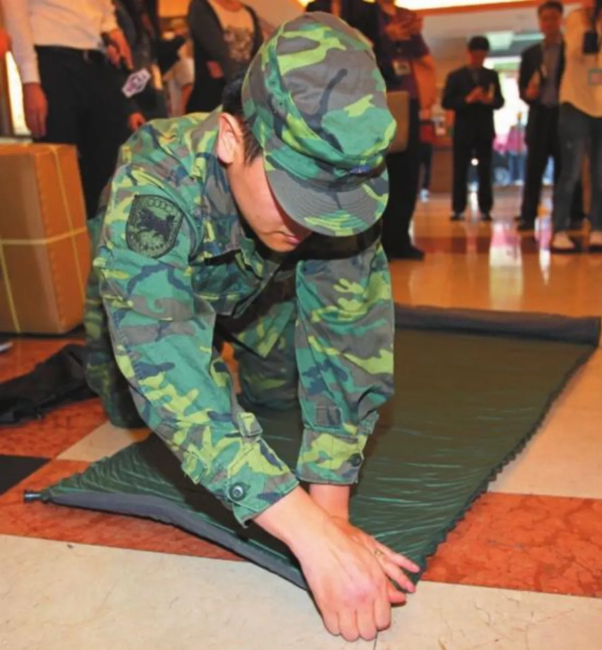 國軍氣墊床 支援立院警力