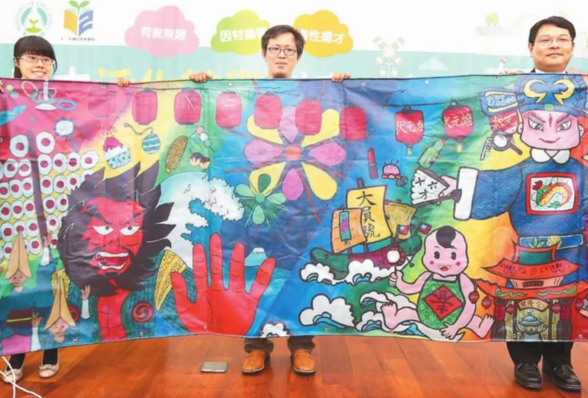 台日跨國教學 用視訊合創壁畫