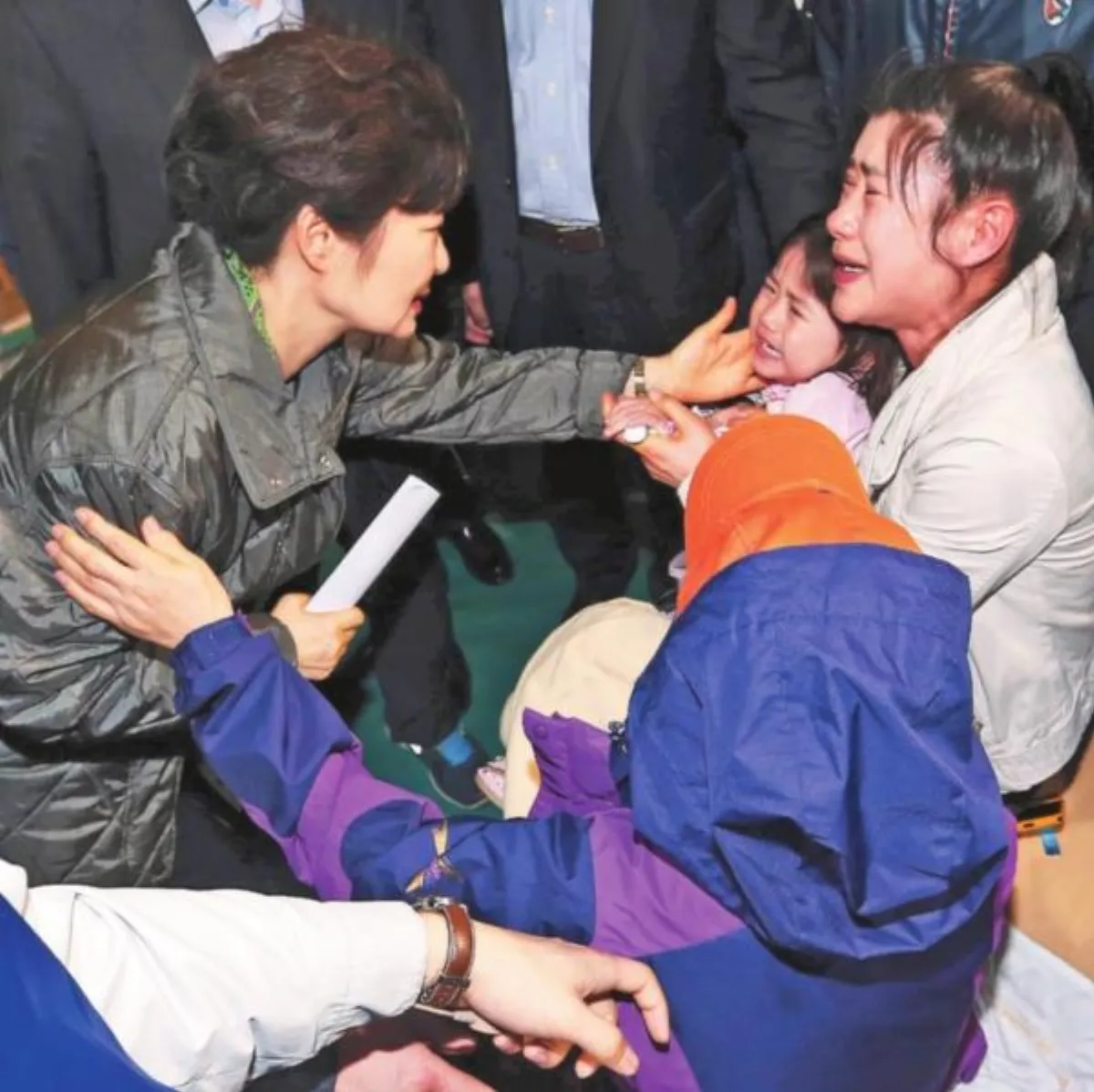 韓輪沉船長逃女船員捨身救人