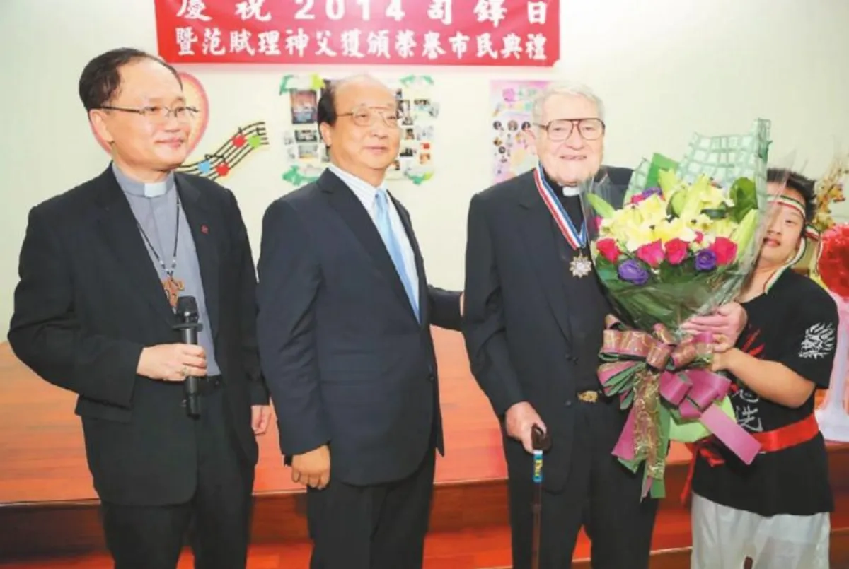 范賦理神父獲頒台中榮譽市民
