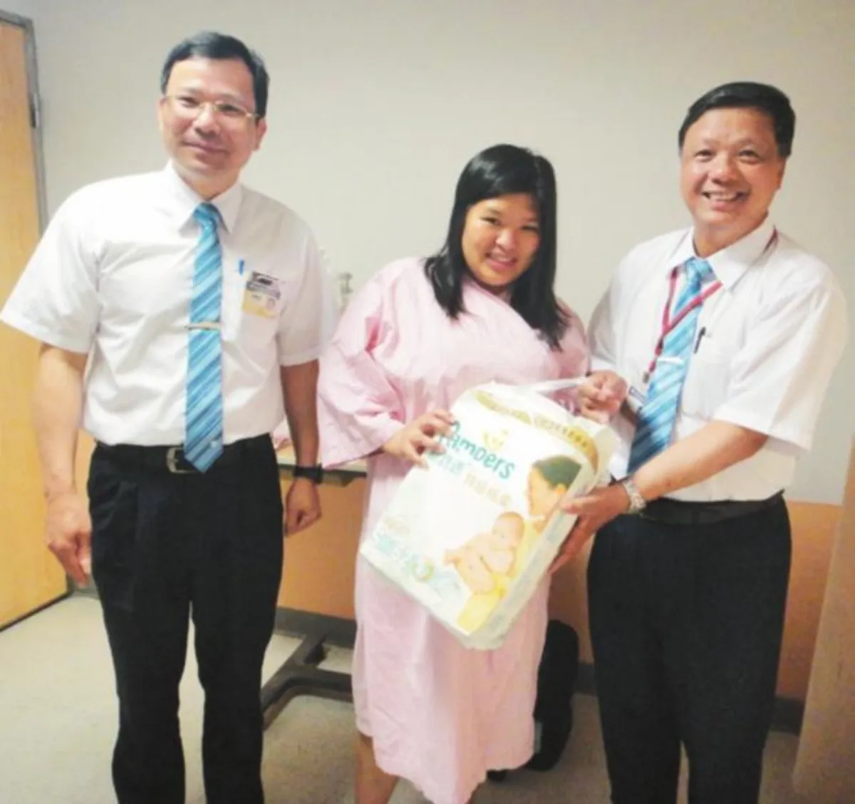 火車上救孕婦 產女認乾爹