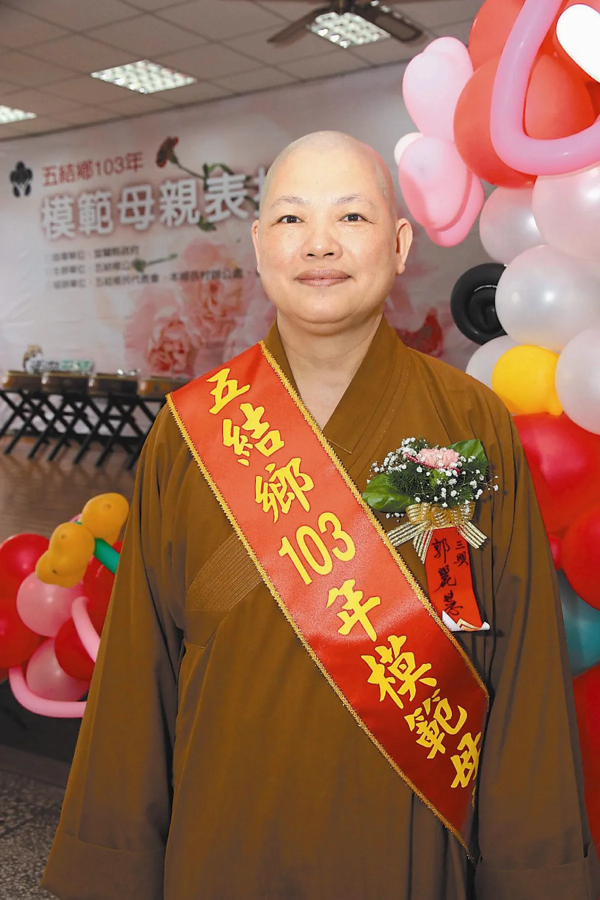 比丘尼收養孤兒 獲模範母親