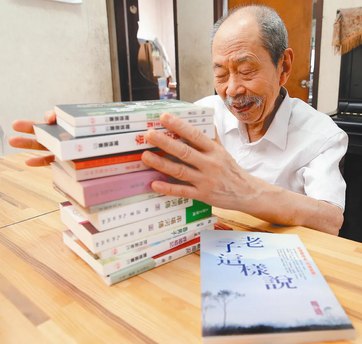 失明34年 盲眼梅遜 寫200萬字