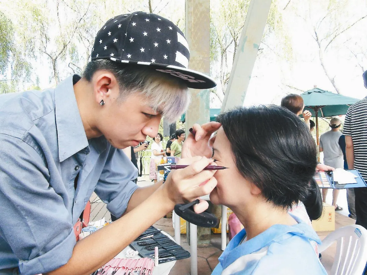 環球科大美造系師生 讓媽媽不當黃臉婆