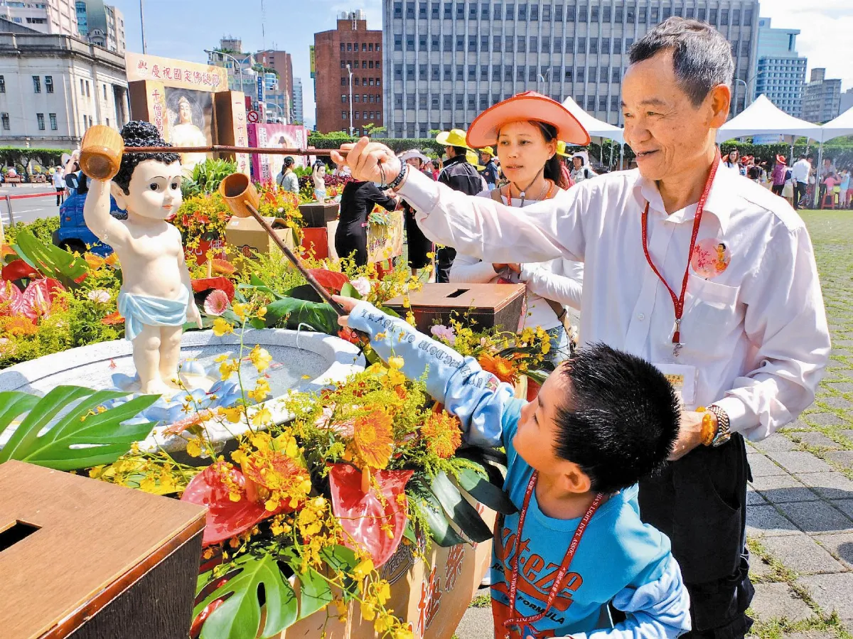 祖孫牽手 培養品格