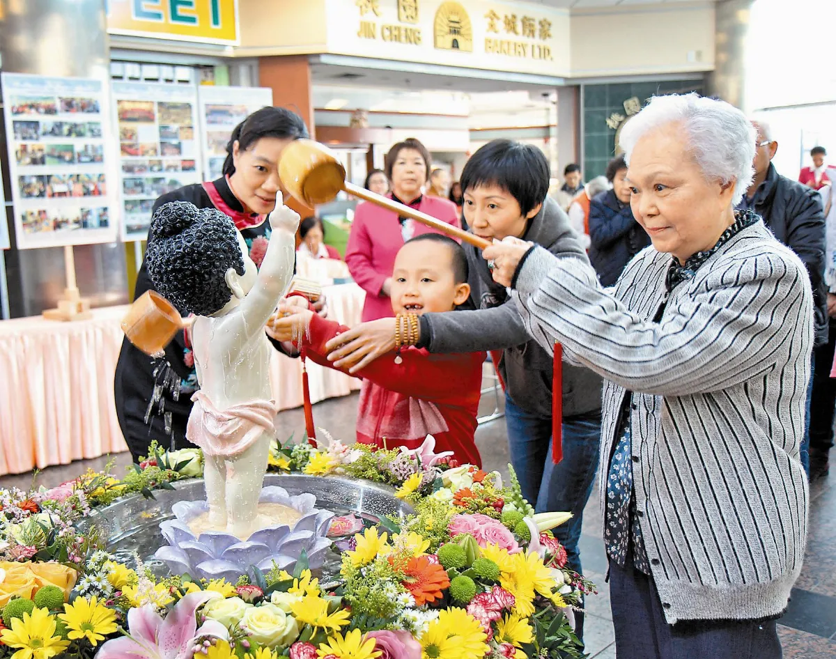 多倫多佛光山 講座、浴佛人潮多