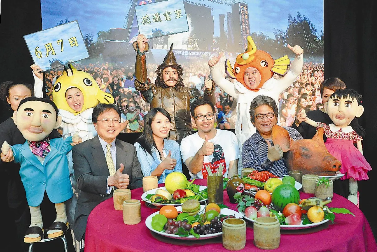 新人捐禮金  富里辦桌看紙風車
