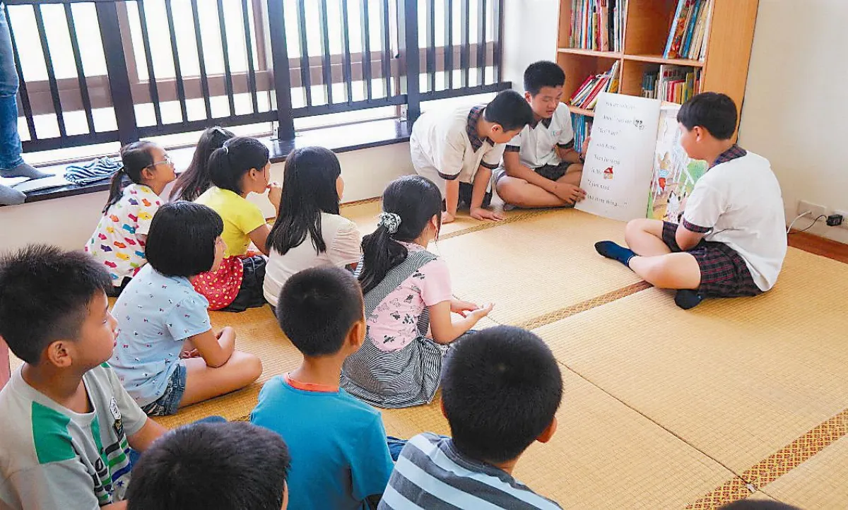 新泰學生 用英語服務人群