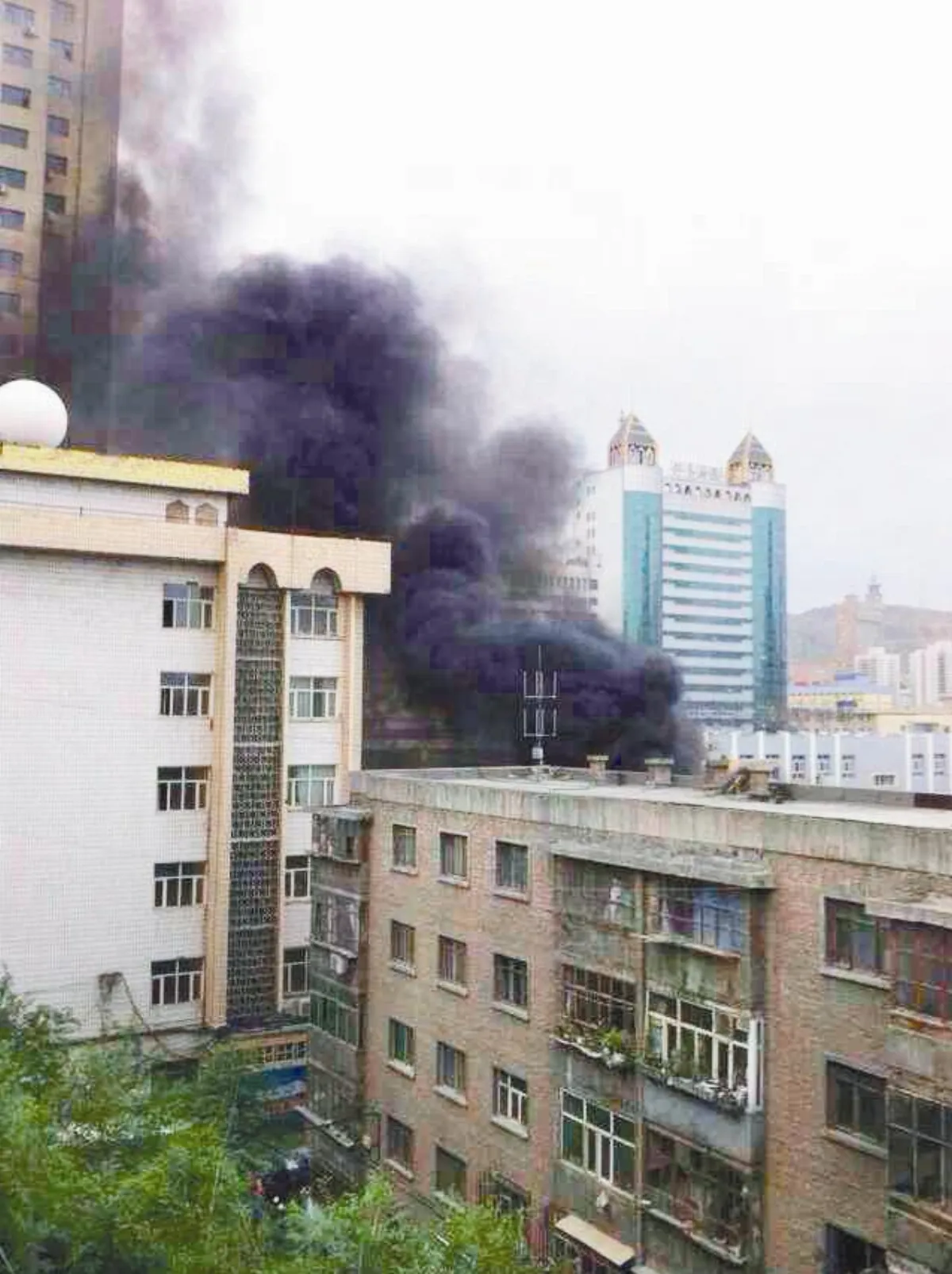 越野車衝市集 烏魯木齊爆恐襲
