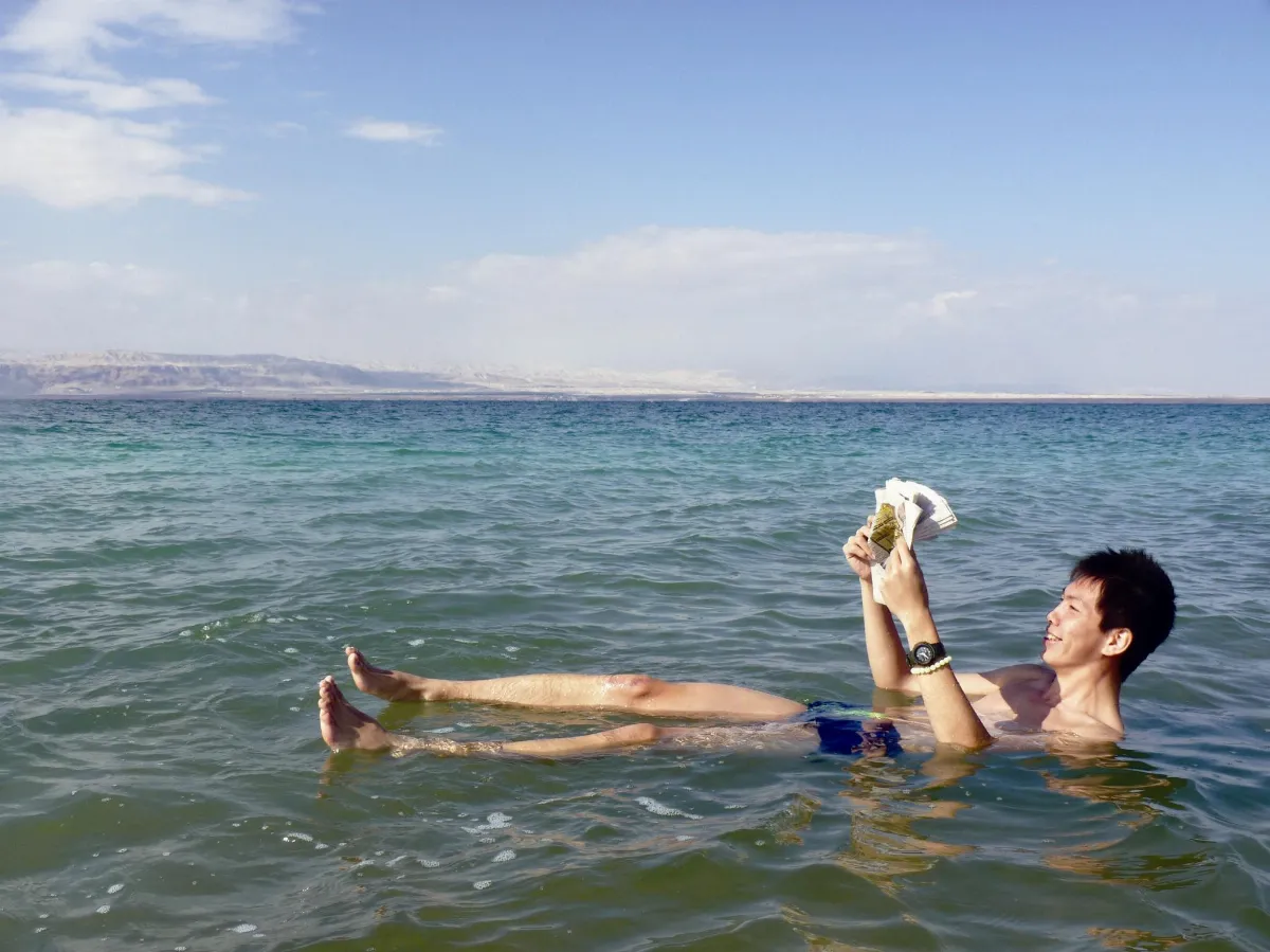 海闊天空 死海漂呀漂 黑泥塗呀塗