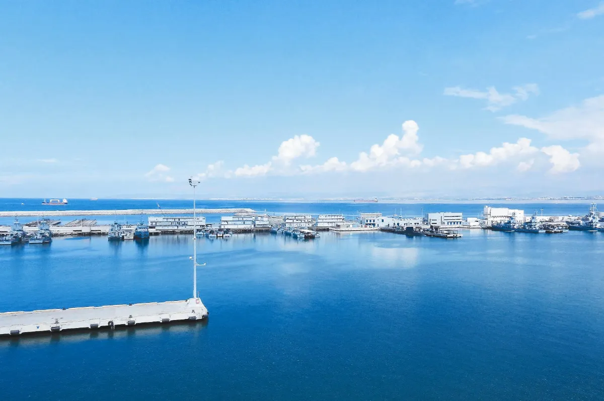 海闊天空 死海漂呀漂 黑泥塗呀塗