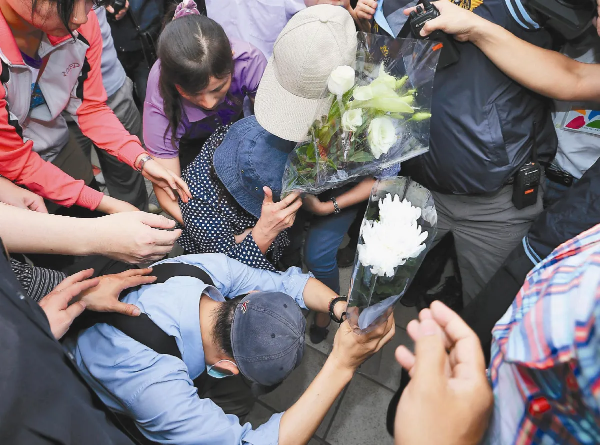 父母下跪 盼鄭捷下輩子好好做人