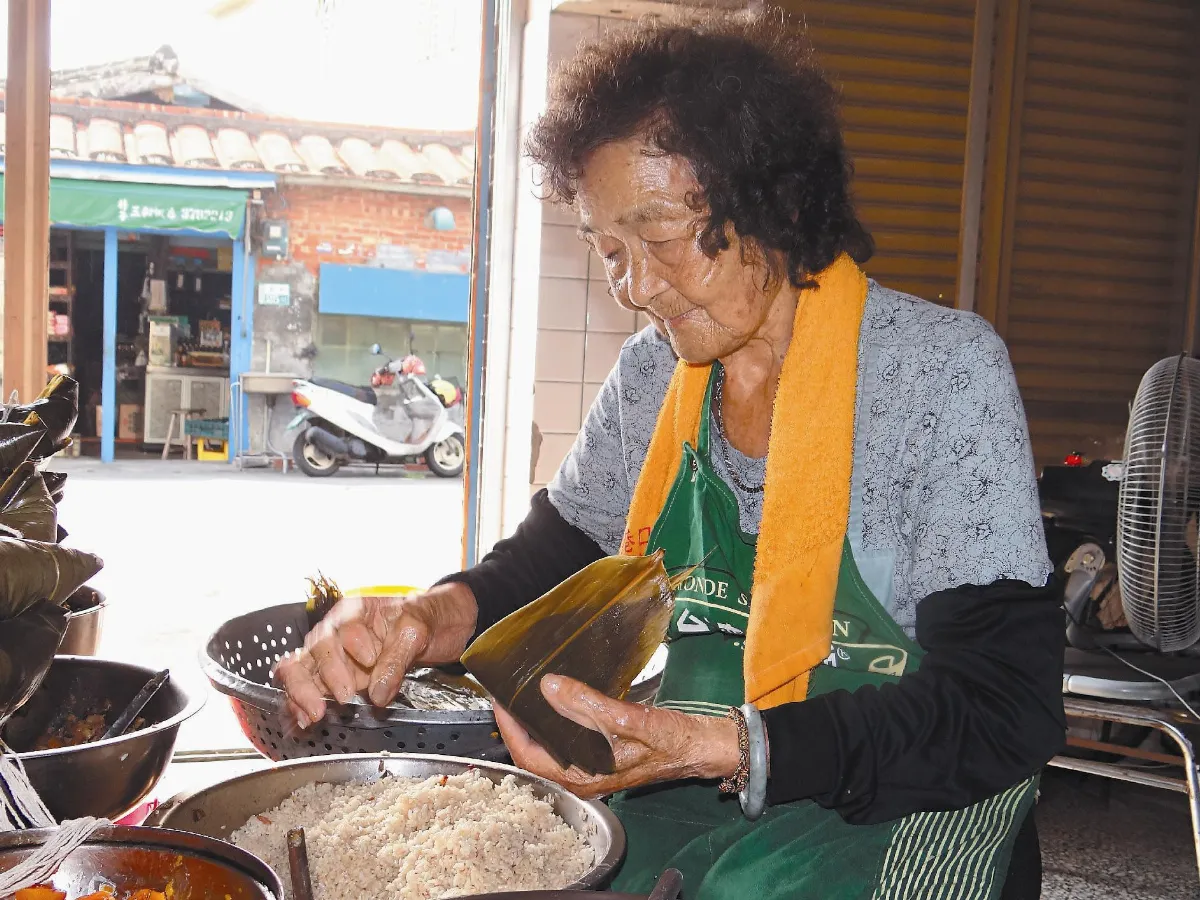 堅持70年 阿婆粽秒殺