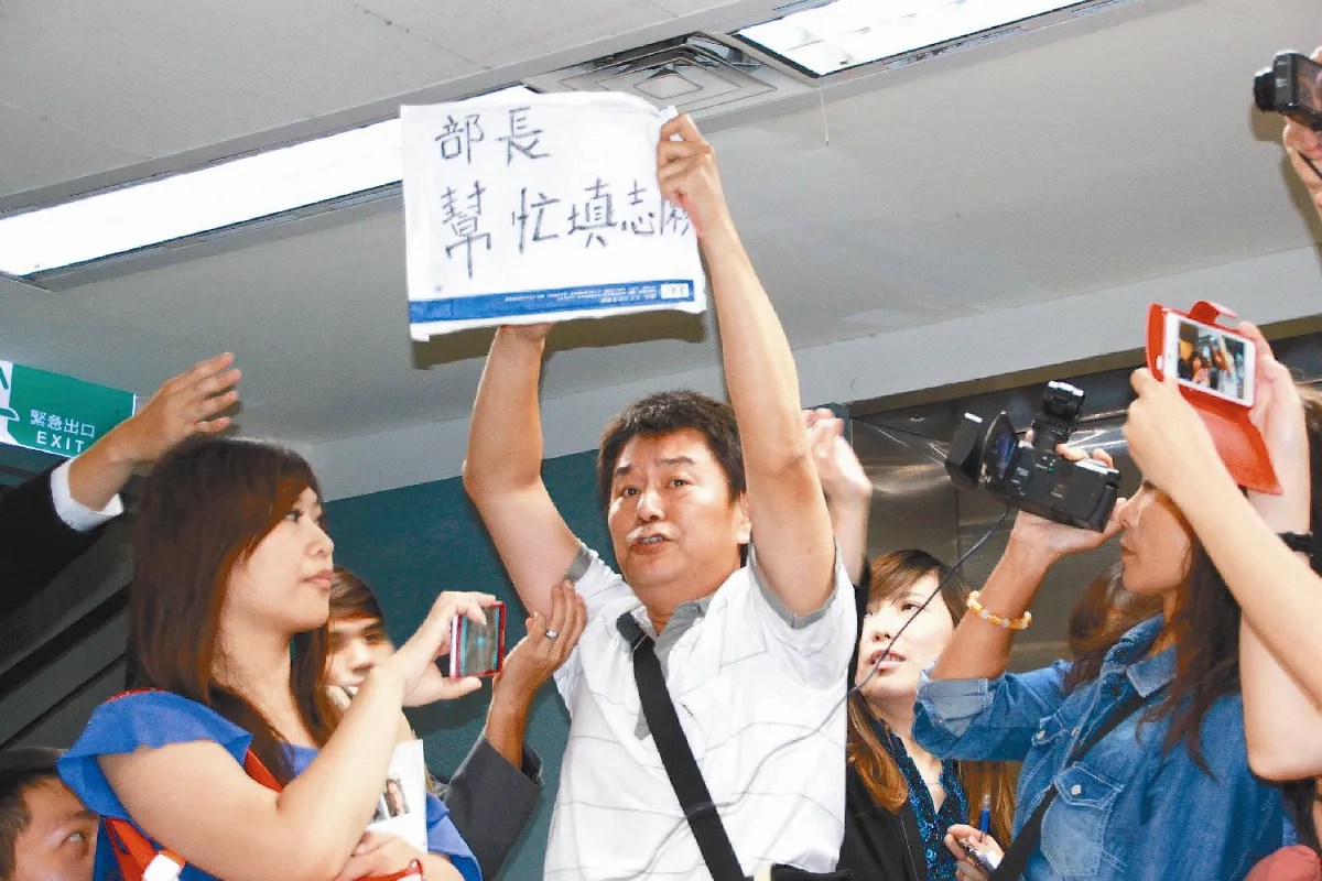 首度道歉 教長：志願序擬改群組
