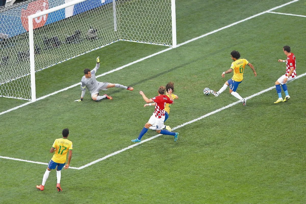 烏龍開場 森巴軍團仍奏凱歌