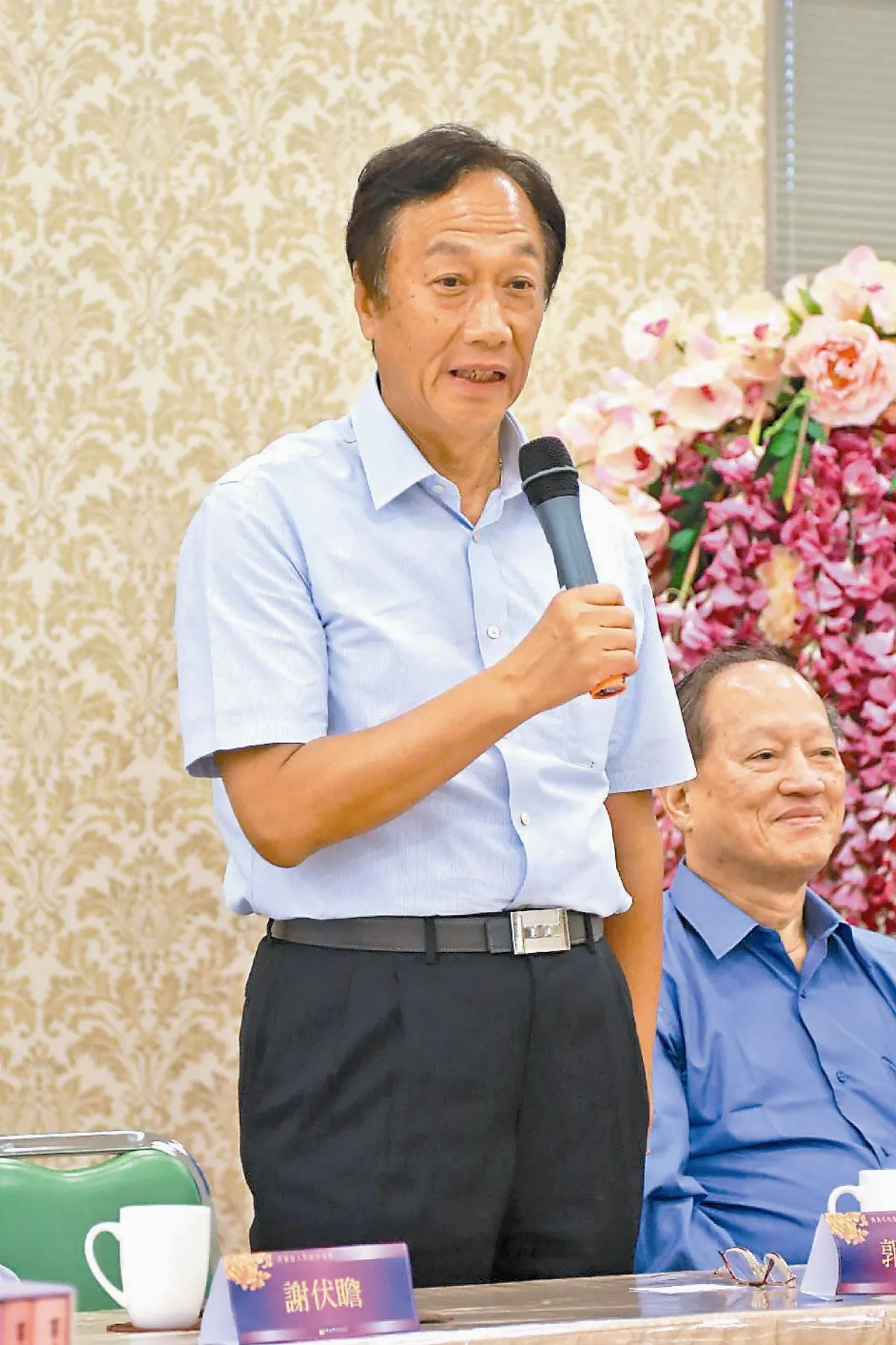 河南省長訪佛館 牽起郭台銘佛緣