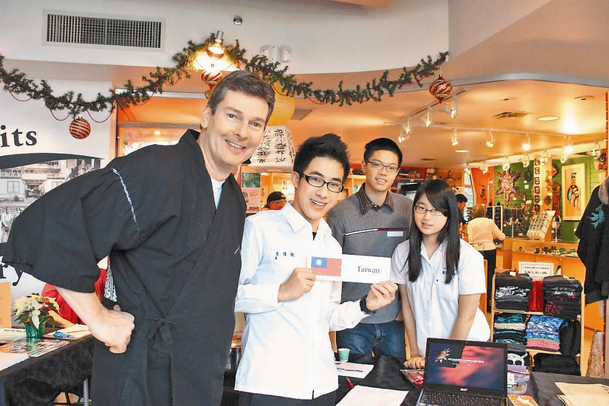 童玩做外交 高二生獲義工精英獎