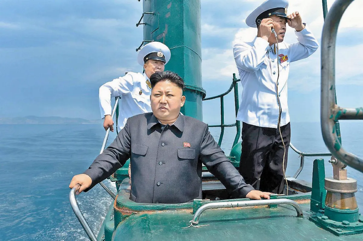金正恩 乘潛艇指導軍演