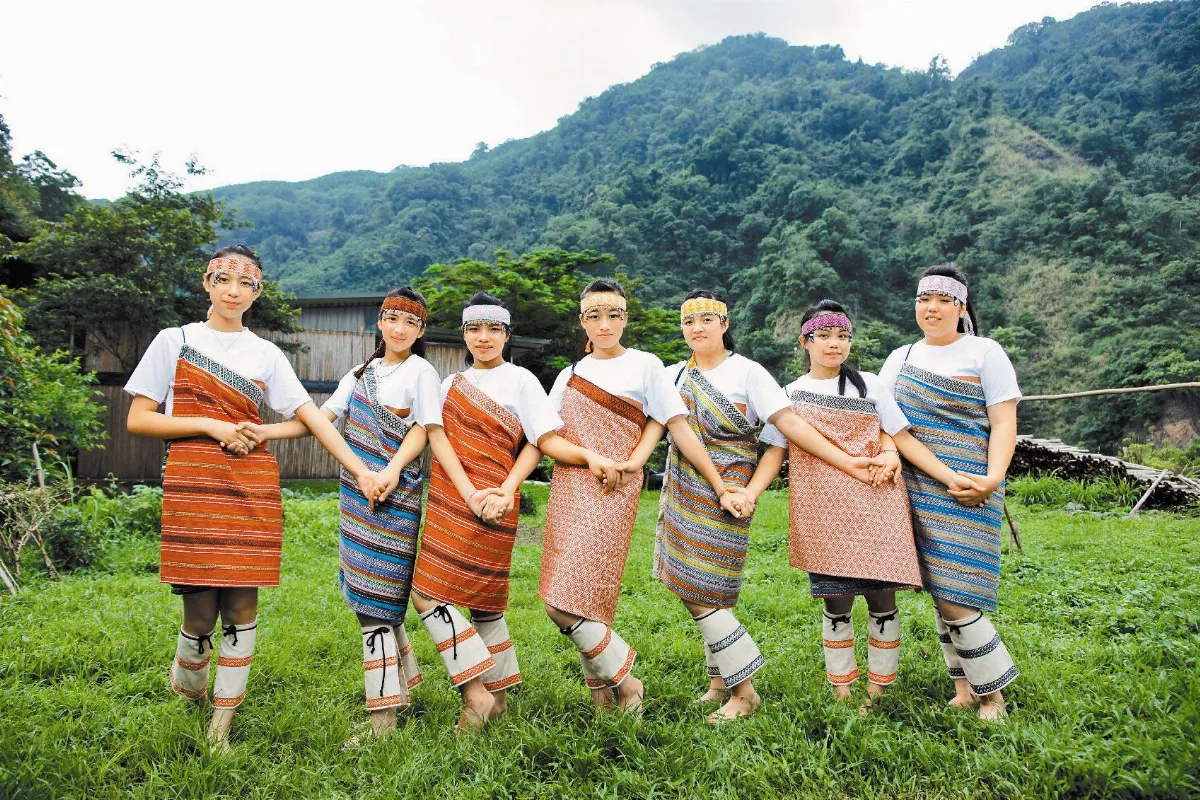 穿泰雅服 畢典轉大人