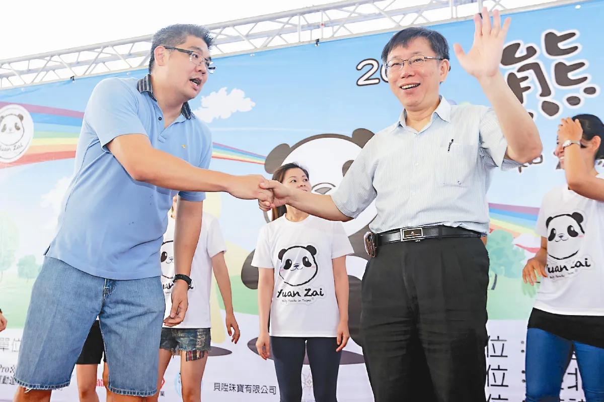 連柯公益場拜票 同台少互動