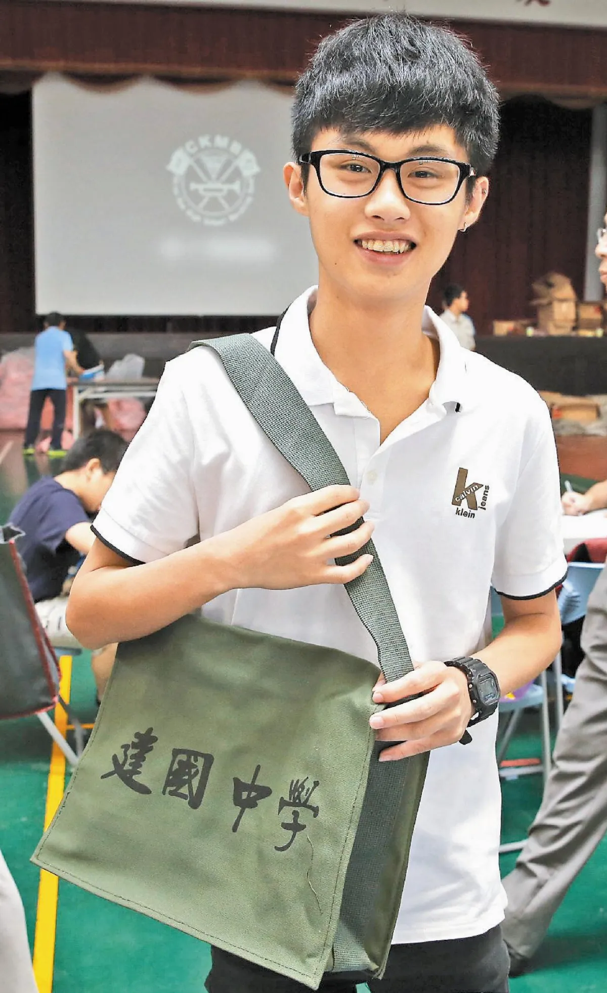 一免報到率 明星9成、社區5成