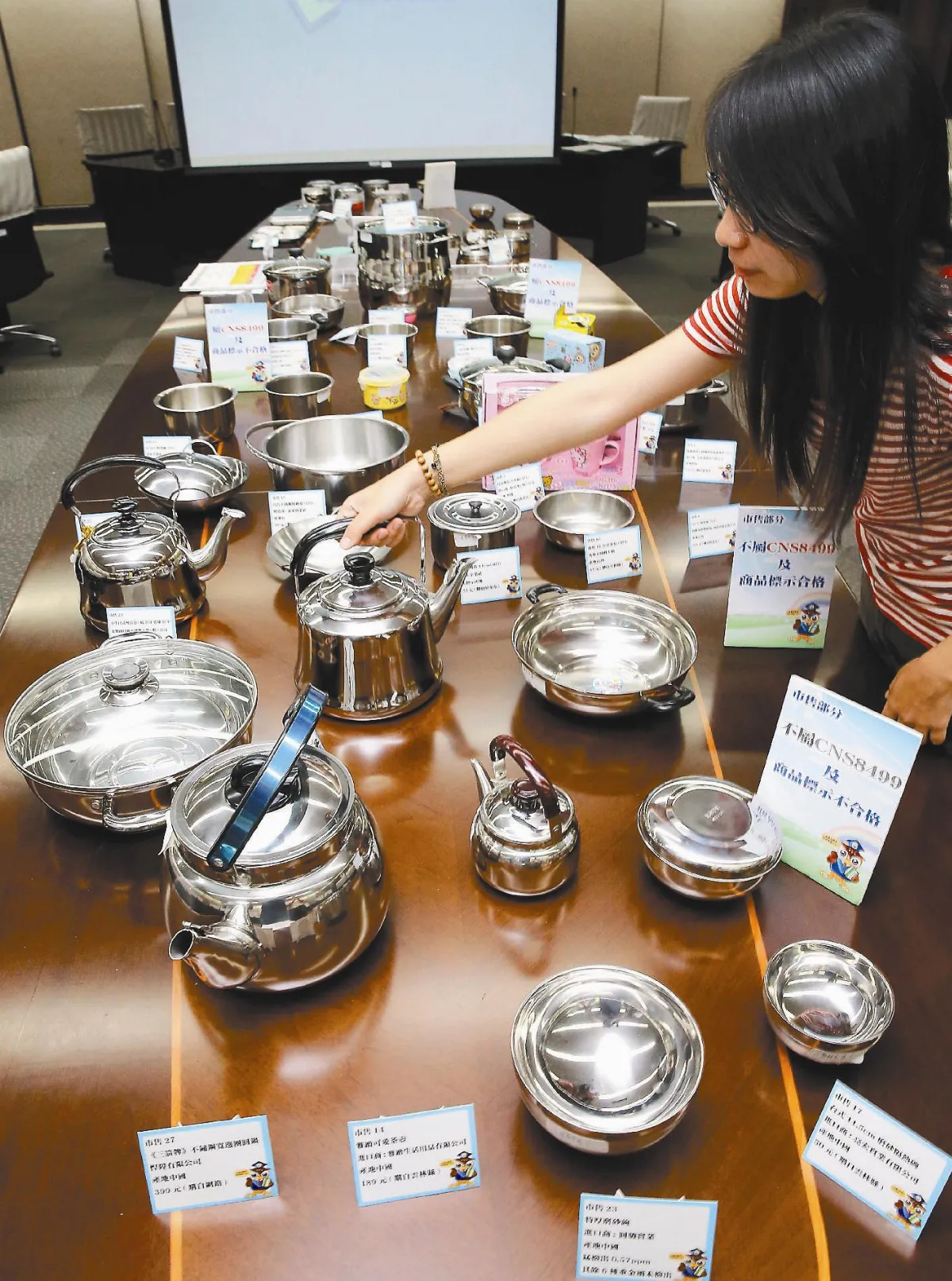 不銹鋼餐具錳超標 學校換餐具