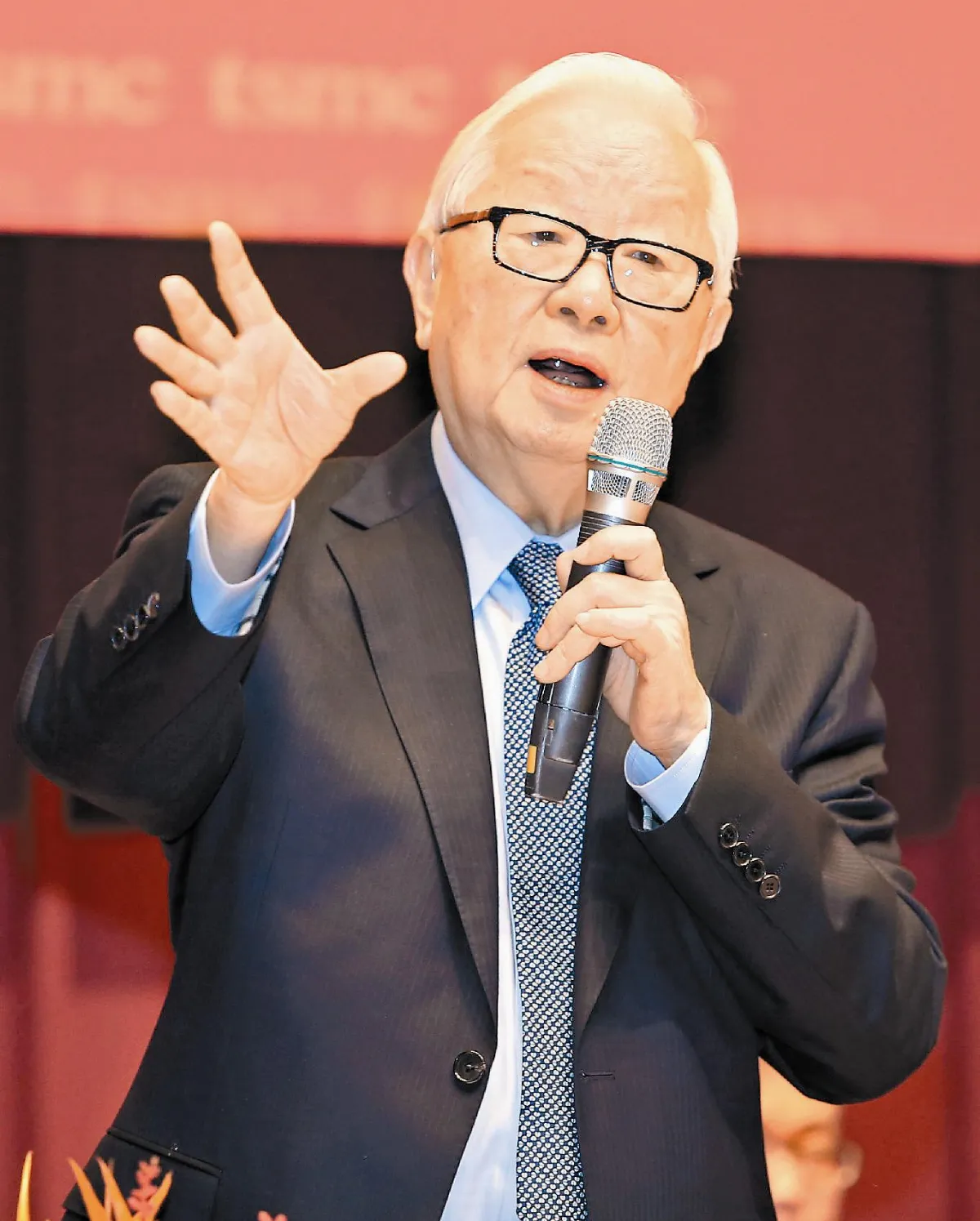張忠謀：名校學生、家長 傲氣沖天