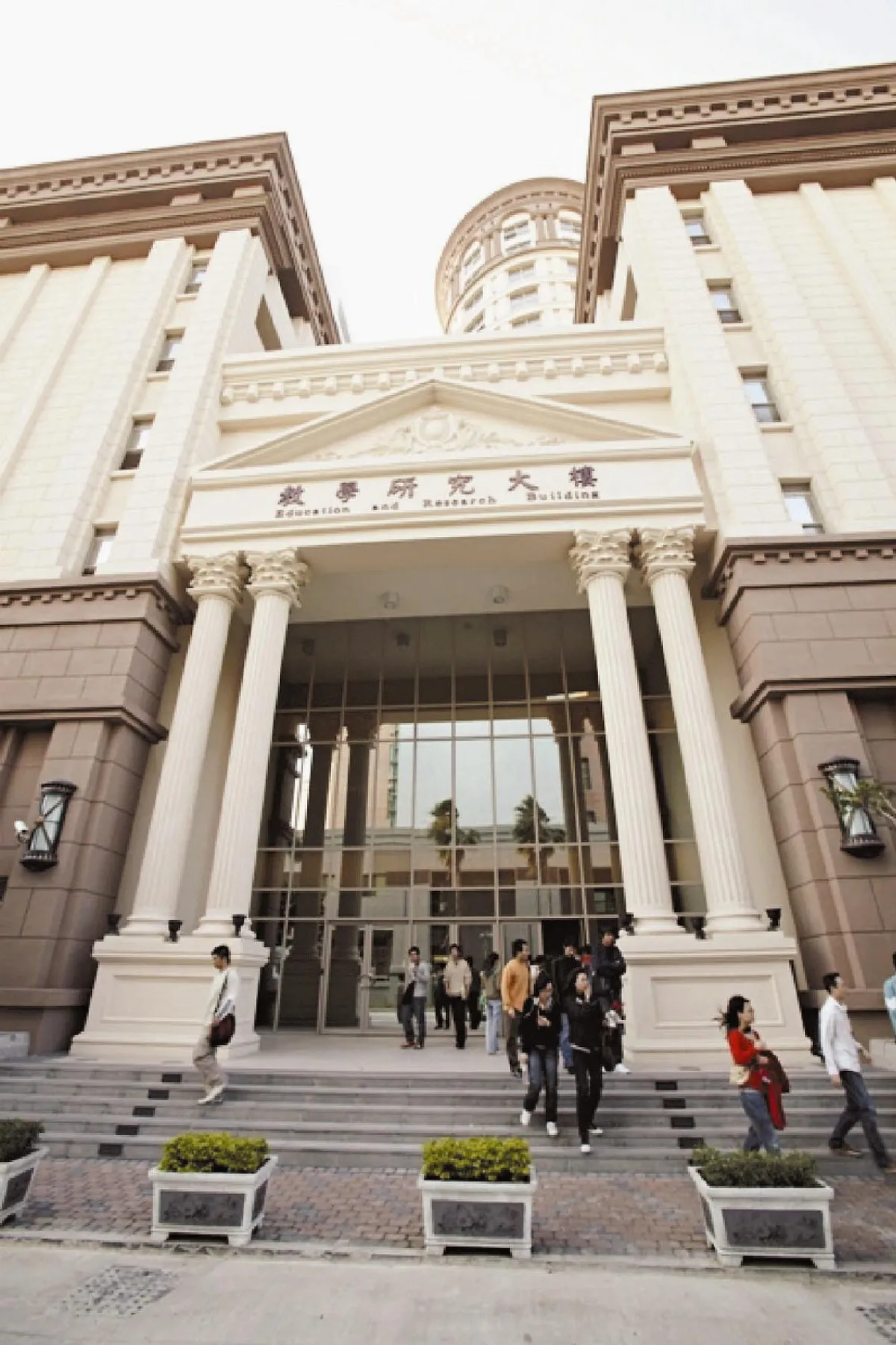 8大學漲學雜費 最高1000元